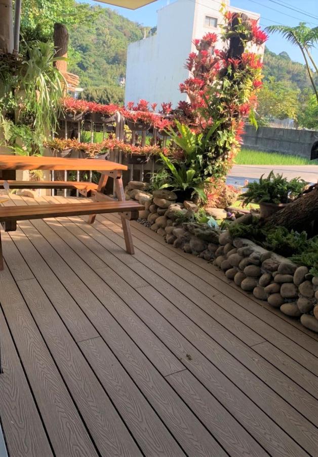 蘊慢築 茶花藝主題民宿 Yun Man Zhu Homestay Kungkuan Kültér fotó